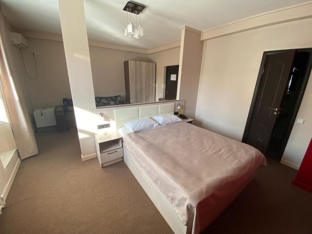 Ulpan Mini Hotel Astana Luaran gambar