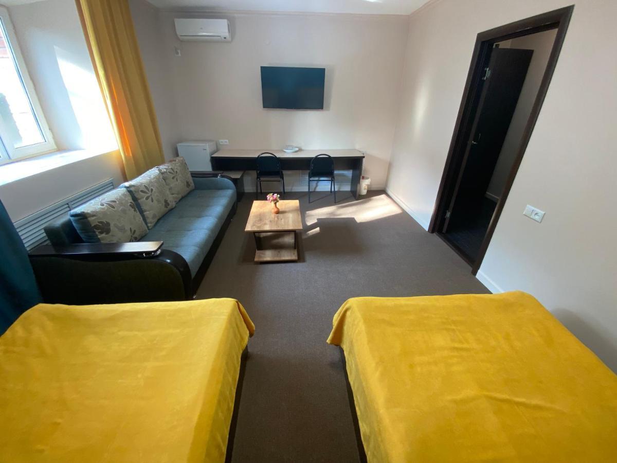 Ulpan Mini Hotel Astana Luaran gambar